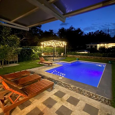 Amazilia Guesthouse Либерия Екстериор снимка